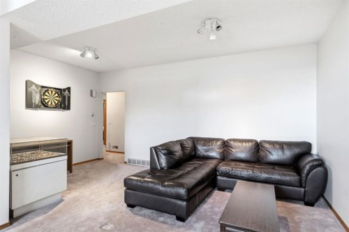 48 Headlands Close, Cochrane, AB - Indoor Photo Showing Living Room