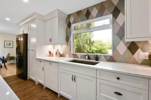 315 Woodpark Place Sw, Calgary, AB - Indoor Photo Showing Kitchen