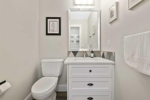 315 Woodpark Place Sw, Calgary, AB - Indoor Photo Showing Bathroom