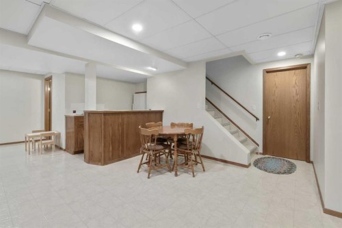 315 Woodpark Place Sw, Calgary, AB - Indoor