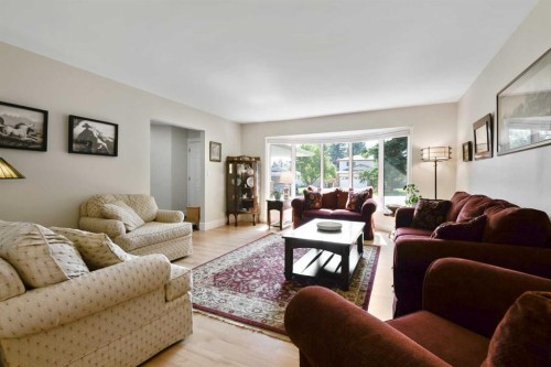 315 Woodpark Place Sw, Calgary, AB - Indoor Photo Showing Living Room