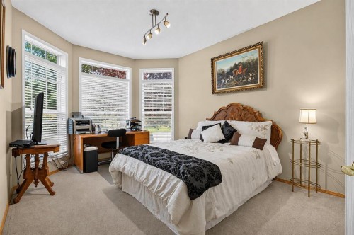 44 Strathlea Close Sw, Calgary, AB - Indoor Photo Showing Bedroom