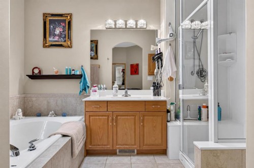 44 Strathlea Close Sw, Calgary, AB - Indoor Photo Showing Bathroom