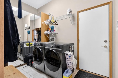 44 Strathlea Close Sw, Calgary, AB - Indoor Photo Showing Laundry Room