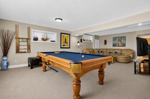 44 Strathlea Close Sw, Calgary, AB - Indoor Photo Showing Other Room