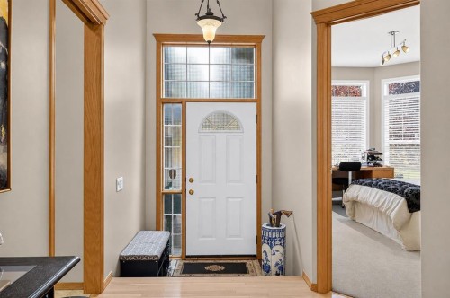 44 Strathlea Close Sw, Calgary, AB - Indoor Photo Showing Other Room