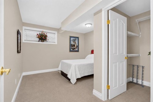 44 Strathlea Close Sw, Calgary, AB - Indoor Photo Showing Other Room