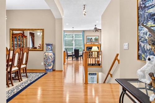44 Strathlea Close Sw, Calgary, AB - Indoor Photo Showing Other Room
