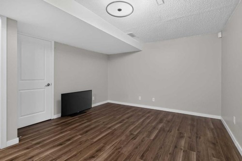 211 Skyview Point Road Ne, Calgary, AB - Indoor Photo Showing Other Room
