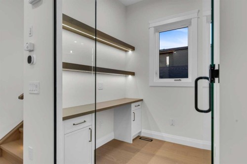 2328 54 Avenue Sw, Calgary, AB 