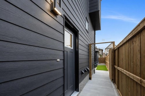 2328 54 Avenue Sw, Calgary, AB 