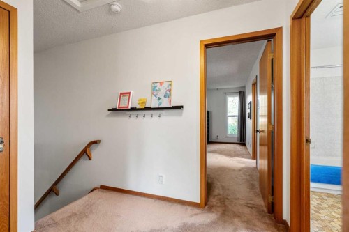 84 Deermoss Crescent Se, Calgary, AB - Indoor Photo Showing Other Room