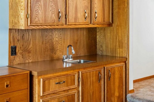 84 Deermoss Crescent Se, Calgary, AB - Indoor Photo Showing Kitchen