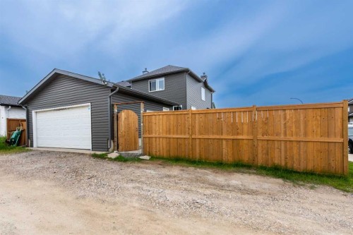 2 Saddlefield Crescent Ne, Calgary, AB - Outdoor