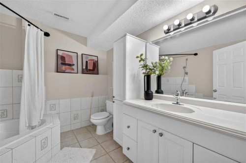 307 Covehaven View Ne, Calgary, AB - Indoor Photo Showing Bathroom