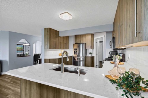 32 Valley Crest Gardens Nw, Calgary, AB 