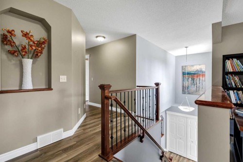 32 Valley Crest Gardens Nw, Calgary, AB 
