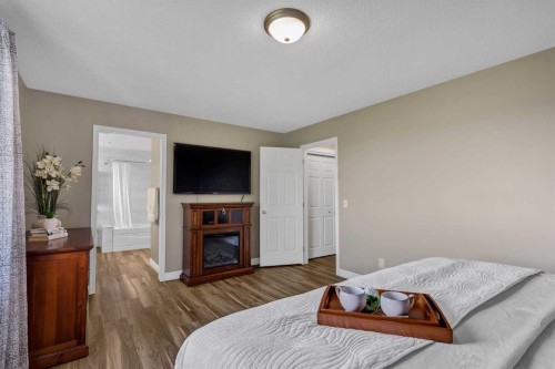 32 Valley Crest Gardens Nw, Calgary, AB 