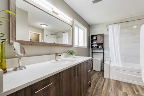 32 Valley Crest Gardens Nw, Calgary, AB 