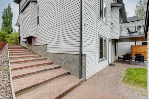 32 Valley Crest Gardens Nw, Calgary, AB 