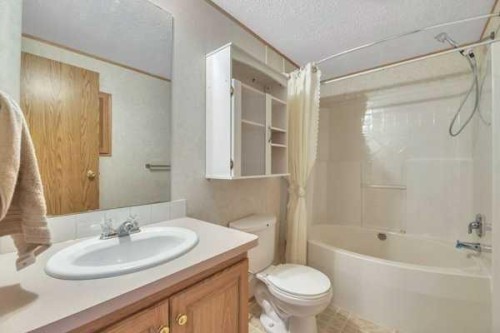 863 Brentwood Crescent, Strathmore, AB - Indoor Photo Showing Bathroom