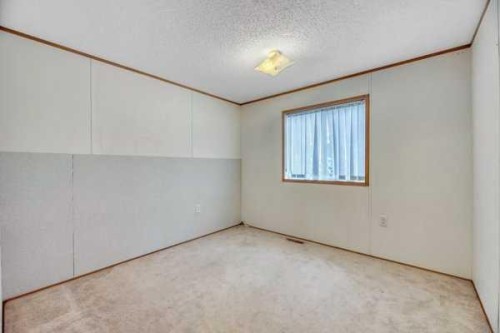 863 Brentwood Crescent, Strathmore, AB - Indoor Photo Showing Other Room