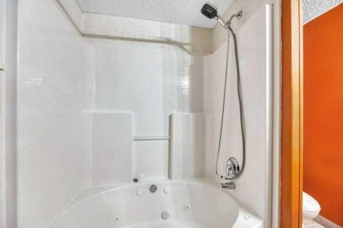 863 Brentwood Crescent, Strathmore, AB - Indoor Photo Showing Bathroom