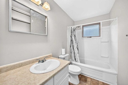 19 Falshire Drive Ne, Calgary, AB - Indoor Photo Showing Bathroom