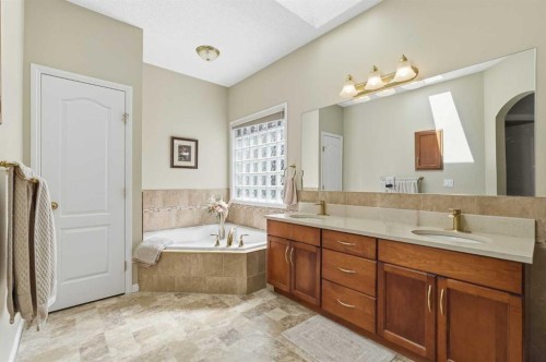 120 Sierra Morena Landing Sw, Calgary, AB - Indoor Photo Showing Bathroom