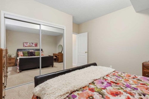 120 Sierra Morena Landing Sw, Calgary, AB - Indoor Photo Showing Bedroom