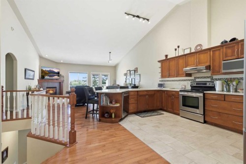 120 Sierra Morena Landing Sw, Calgary, AB - Indoor Photo Showing Kitchen