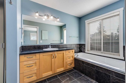37 Cranleigh Heath Se, Calgary, AB - Indoor Photo Showing Bathroom