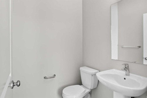 97 Herron Mews Ne, Calgary, AB - Indoor Photo Showing Bathroom