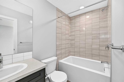 97 Herron Mews Ne, Calgary, AB - Indoor Photo Showing Bathroom