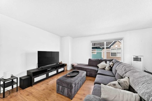 252 Mckenzie Towne Link Se, Calgary, AB - Indoor Photo Showing Living Room