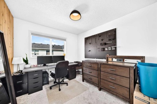 252 Mckenzie Towne Link Se, Calgary, AB - Indoor Photo Showing Office