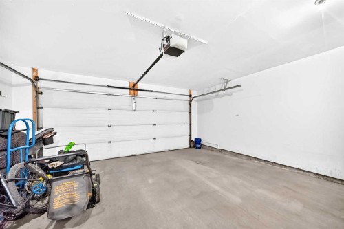 252 Mckenzie Towne Link Se, Calgary, AB - Indoor Photo Showing Garage