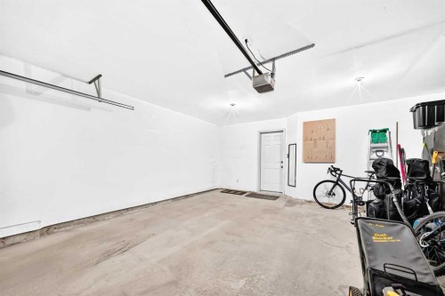 252 Mckenzie Towne Link Se, Calgary, AB - Indoor Photo Showing Garage