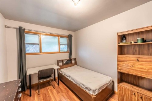 2628 Capitol Hill Crescent Nw, Calgary, AB - Indoor Photo Showing Bedroom
