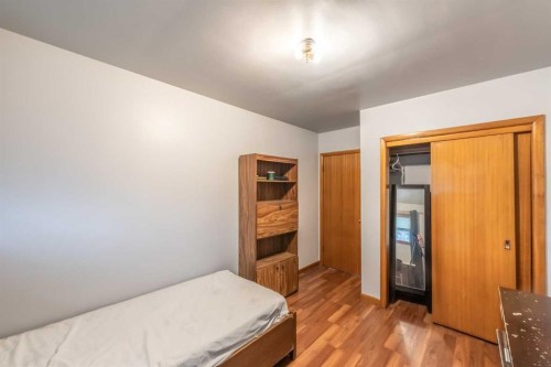 2628 Capitol Hill Crescent Nw, Calgary, AB - Indoor Photo Showing Bedroom