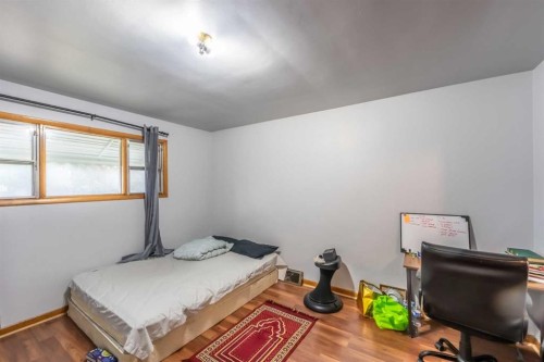 2628 Capitol Hill Crescent Nw, Calgary, AB - Indoor Photo Showing Bedroom