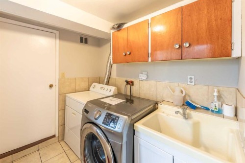 2628 Capitol Hill Crescent Nw, Calgary, AB - Indoor Photo Showing Laundry Room