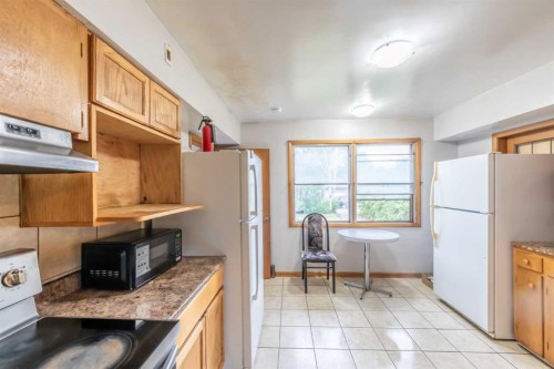 2628 Capitol Hill Crescent Nw, Calgary, AB - Indoor Photo Showing Kitchen