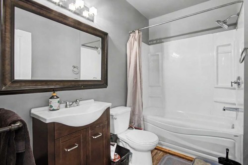 2 Baywater Cape, Airdrie, AB - Indoor Photo Showing Bathroom