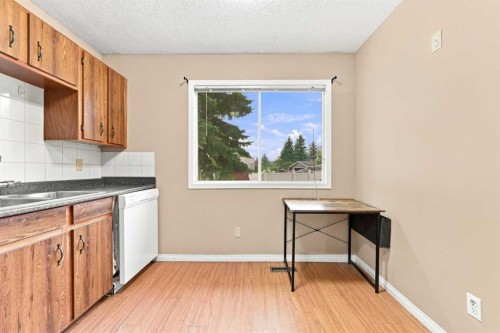 70 Edgeburn Crescent, Calgary, AB - Indoor Photo Showing Kitchen With Double Sink