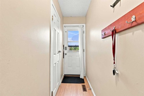 70 Edgeburn Crescent, Calgary, AB - Indoor Photo Showing Other Room