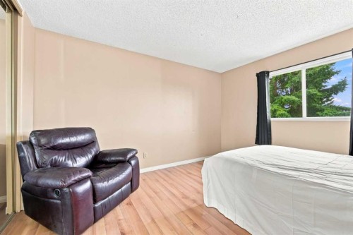 70 Edgeburn Crescent, Calgary, AB - Indoor Photo Showing Bedroom