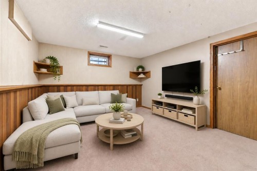 70 Edgeburn Crescent, Calgary, AB - Indoor Photo Showing Living Room