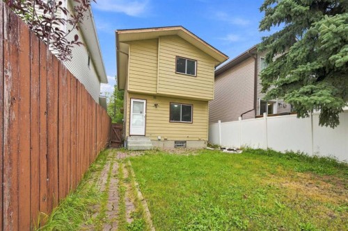 70 Edgeburn Crescent, Calgary, AB - Outdoor