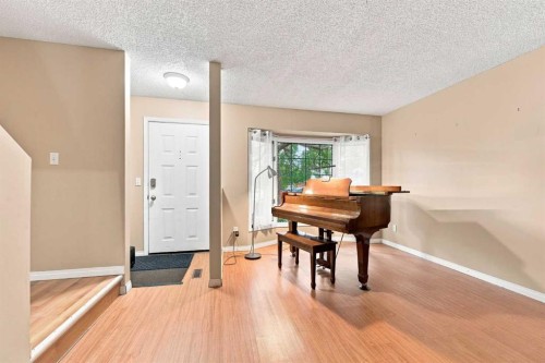 70 Edgeburn Crescent, Calgary, AB - Indoor Photo Showing Other Room